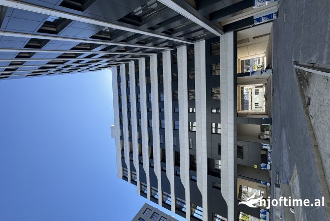 Shtepi ne shitje Apartament ne Tirane, 2+1, Mobilimi Bosh, pa mobiluar, Pagesa 195,000  Euro.