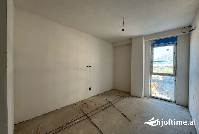 Shtepi ne shitje Apartament ne Tirane, 2+1, Mobilimi Bosh, pa mobiluar, Pagesa 198,900  Euro.