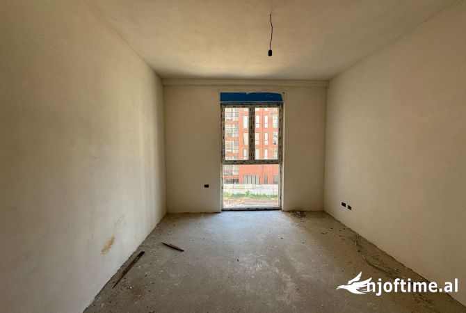 Shtepi ne shitje Apartament ne Tirane, 2+1, Mobilimi Bosh, pa mobiluar, Pagesa 198,900  Euro.