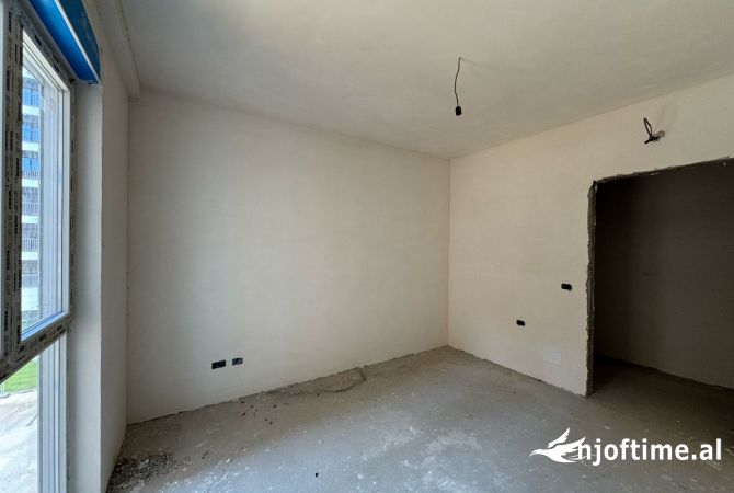 Shtepi ne shitje Apartament ne Tirane, 2+1, Mobilimi Bosh, pa mobiluar, Pagesa 198,900  Euro.