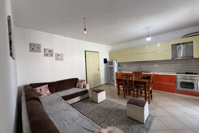 Shtepi me qera 2+1 ne Tirane - 400 Euro