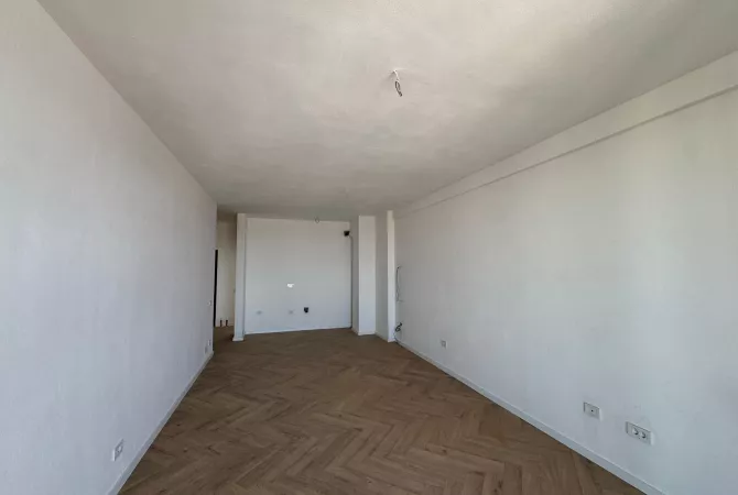 Ambient biznesi me qera 3+1 ne Tirane - 2,200 Euro