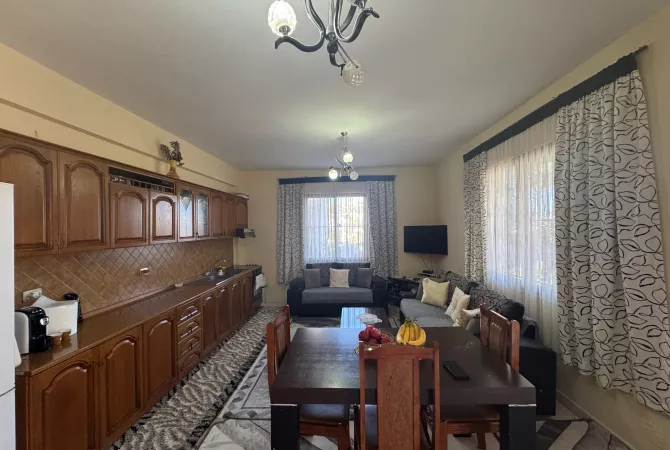 Shtepi ne shitje Vila Luksoze ne Tirane, 6+1, Mobilimi Pjeserisht e mobiluar, Pagesa 350,000  Euro.