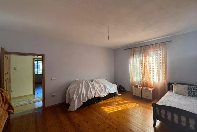 Shtepi ne shitje Vila Luksoze ne Tirane, 6+1, Mobilimi Pjeserisht e mobiluar, Pagesa 350,000  Euro.