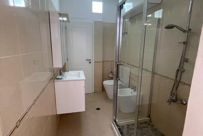 Shtepi me qera 2+1 ne Tirane - 700 Euro