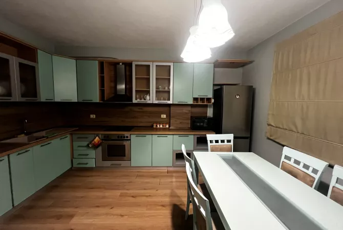 Shtepi me qera 2+1 ne Tirane - 670 Euro