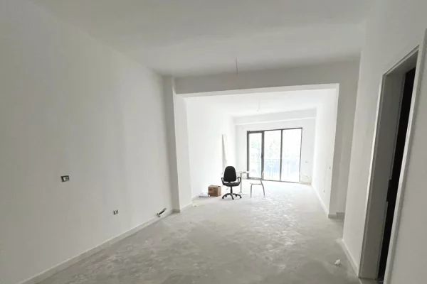 Ambient biznesi me qera 1+1 ne Tirane - 1,700 Euro