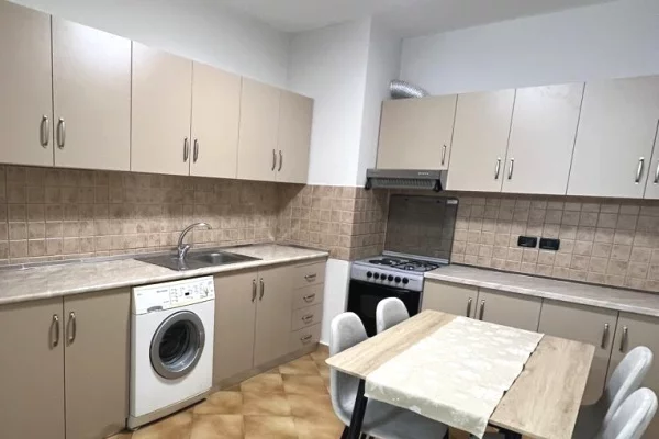 Shtepi me qera 1+1 ne Tirane - 65,000 Leke