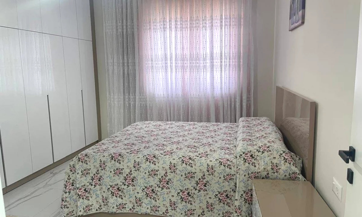 Shtepi me qera Apartament ne Tirane, 2+1, Mobilimi E mobiluar, Pagesa 750  Euro.