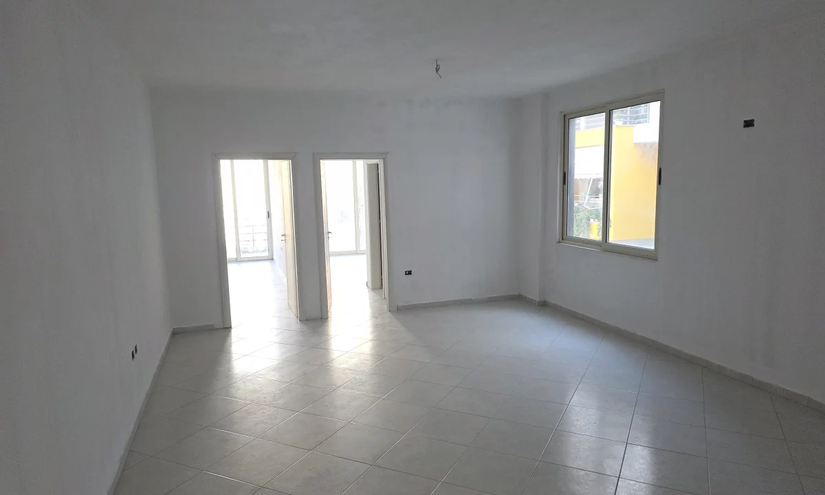 Shtepi ne shitje Apartament ne Tirane, 2+1, Mobilimi Bosh, pa mobiluar, Pagesa 120,000  Euro.