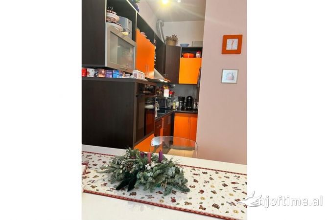 Shtepi ne shitje Apartament ne Tirane, 2+1, Mobilimi E mobiluar, Pagesa 168,950  Euro.
