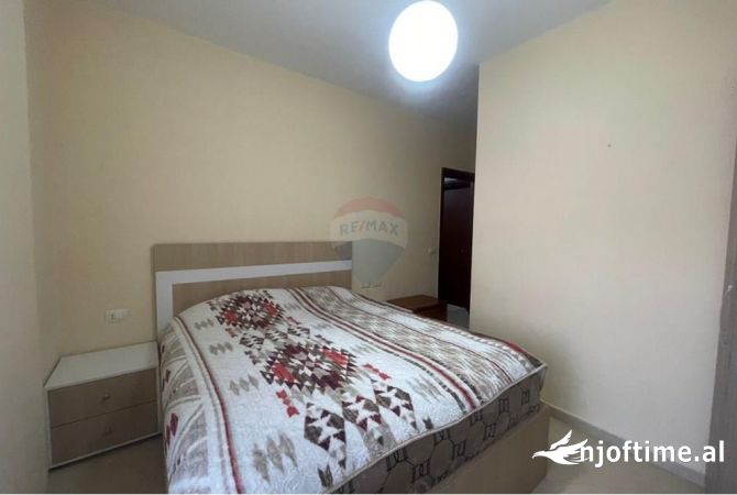 Shtepi me qera Apartament ne Tirane, 2+1, Mobilimi E mobiluar, Pagesa 400  Euro.