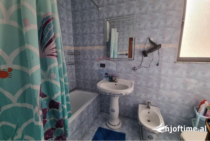 Shtepi me qera Apartament ne Tirane, 2+1, Mobilimi E mobiluar, Pagesa 700  Euro.