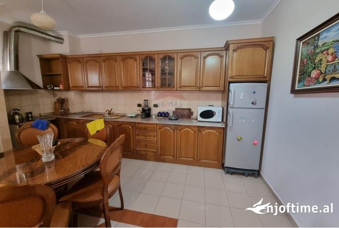 Shtepi me qera Apartament ne Tirane, 2+1, Mobilimi E mobiluar, Pagesa 700  Euro.