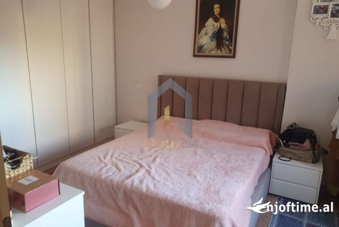 Shtepi me qera Apartament ne Tirane, 2+1, Mobilimi E mobiluar, Pagesa 550  Euro.