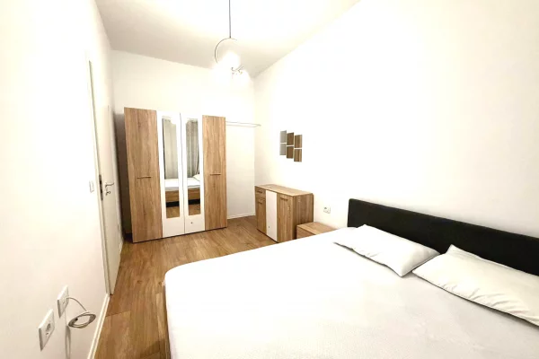 Shtepi me qera 1+1 ne Tirane - 35,000 Leke