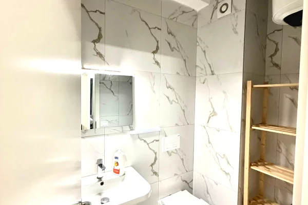 Shtepi me qera Apartament ne Tirane, 1+1, Mobilimi E mobiluar, Pagesa 35,000  Leke.