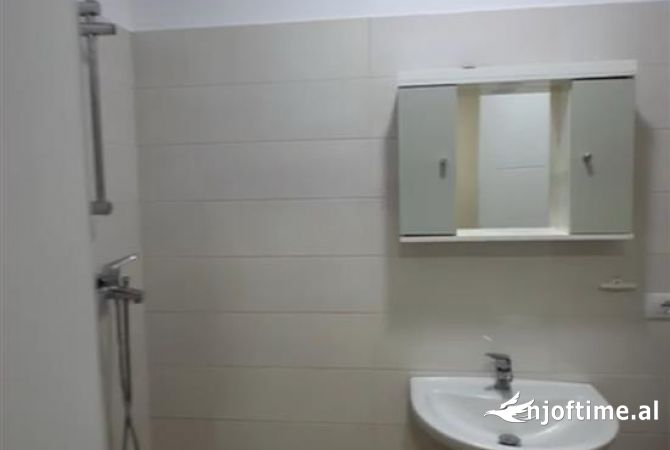 Shtepi ne shitje Apartament ne Lezhe, 1+1, Mobilimi E mobiluar, Pagesa 82,000  Euro.
