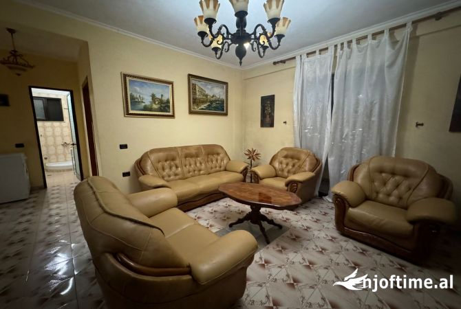 Shtepi me qera 2+1 ne Tirane - 300 Euro