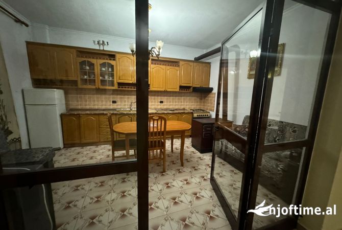 Shtepi me qera 2+1 ne Tirane - 300 Euro