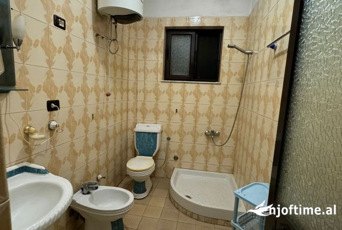 Shtepi me qera Shtepi Private ne Tirane, 2+1, Mobilimi E mobiluar, Pagesa 300  Euro.