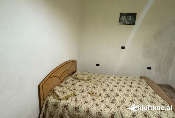 Shtepi me qera Shtepi Private ne Tirane, 2+1, Mobilimi E mobiluar, Pagesa 300  Euro.