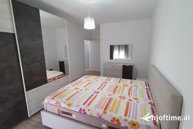 Shtepi me qera Apartament ne Tirane, 2+1, Mobilimi E mobiluar, Pagesa 65,000  Leke.