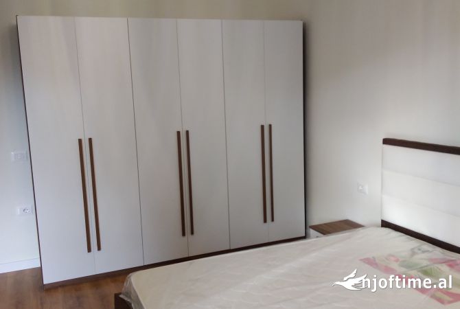 Shtepi me qera Apartament ne Korce, 1+1, Mobilimi E mobiluar, Pagesa 600  Euro.