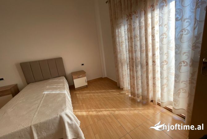Shtepi me qera Apartament ne Tirane, 2+1, Mobilimi E mobiluar, Pagesa 500  Euro.