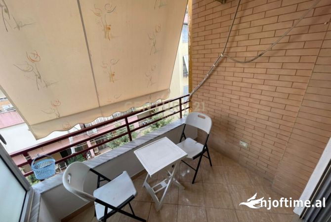 Shtepi me qera Apartament ne Tirane, 2+1, Mobilimi E mobiluar, Pagesa 800  Euro.