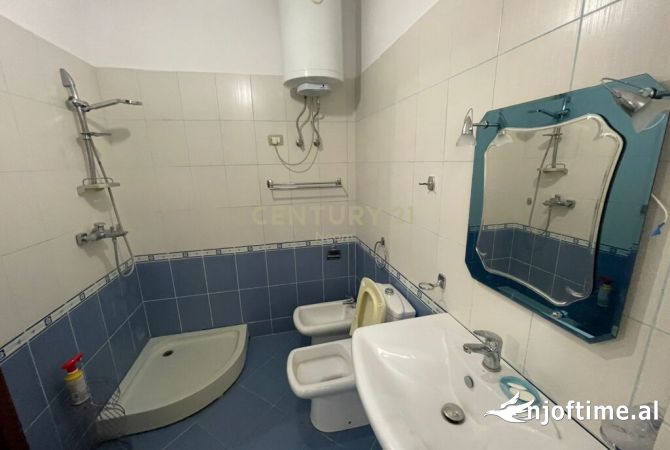 Shtepi me qera Apartament ne Tirane, 2+1, Mobilimi E mobiluar, Pagesa 800  Euro.