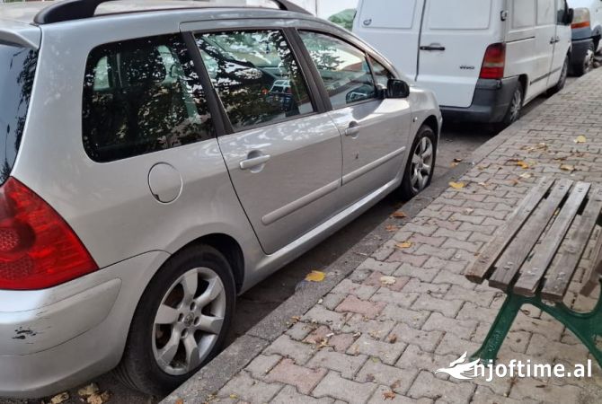 Makina ne shitje  ne Tirane - 3,000 Euro