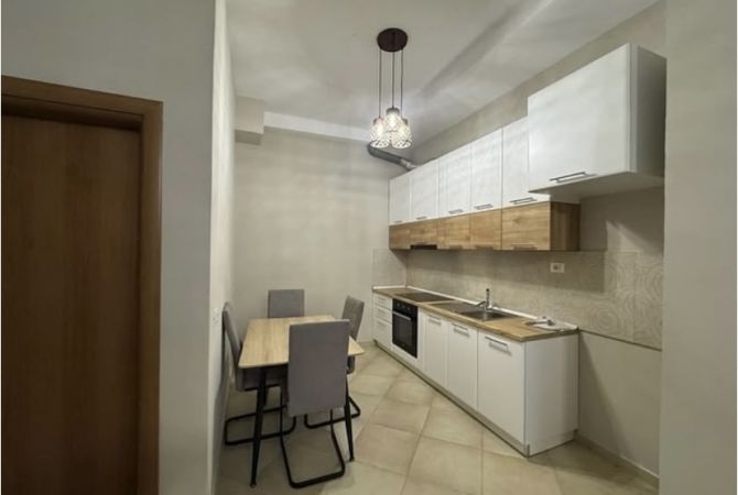 Shtepi ne shitje 2+1 ne Tirane - 75,000 Euro