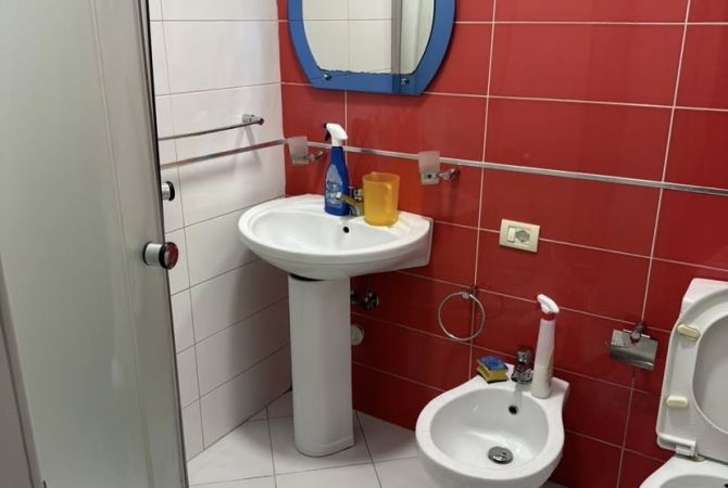 Shtepi me qera Apartament ne Tirane, 2+1, Mobilimi E mobiluar, Pagesa 500  Euro.