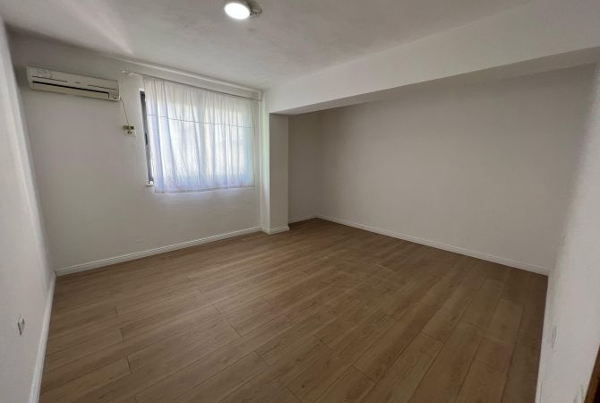 Shtepi me qera Apartament ne Tirane, 2+1, Mobilimi Pjeserisht e mobiluar, Pagesa 950  Euro.