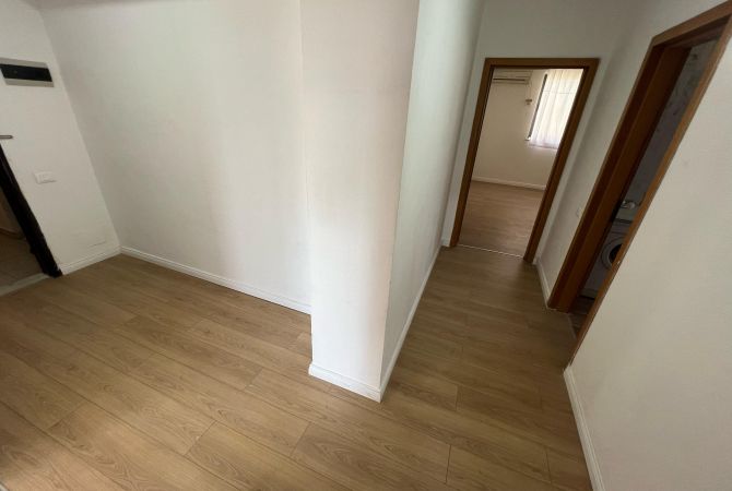 Shtepi me qera Apartament ne Tirane, 2+1, Mobilimi Pjeserisht e mobiluar, Pagesa 950  Euro.