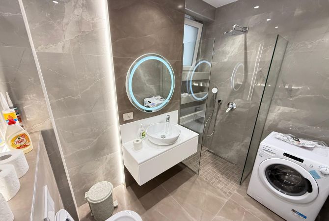 Shtepi ne shitje Apartament ne Tirane, 2+1, Mobilimi E mobiluar, Pagesa 300,000  Euro.