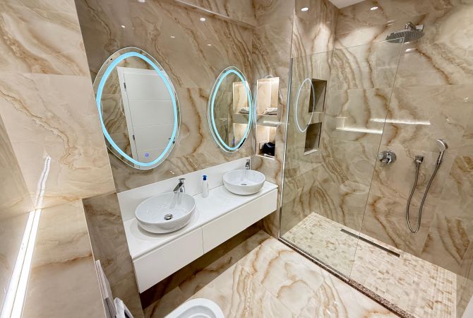 Shtepi ne shitje Apartament ne Tirane, 2+1, Mobilimi E mobiluar, Pagesa 300,000  Euro.