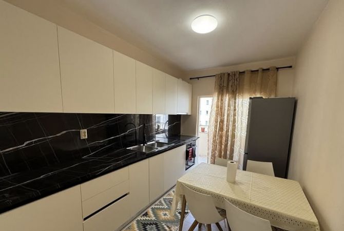 Ambient biznesi me qera 2+1 ne Tirane - 700 Euro