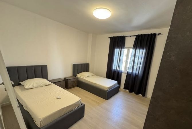 Ambient biznesi me qera 2+1 ne Tirane - 700 Euro