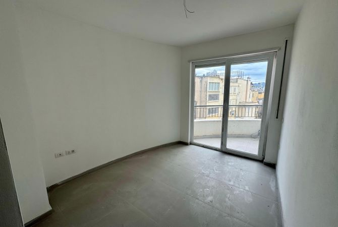 Shtepi me qera 2+1 ne Tirane - 700 Euro