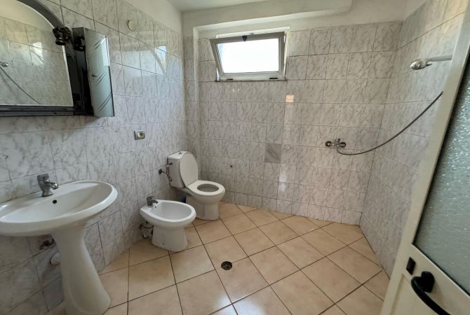 Shtepi me qera Apartament ne Tirane, 1+1, Mobilimi E mobiluar, Pagesa 350  Euro.