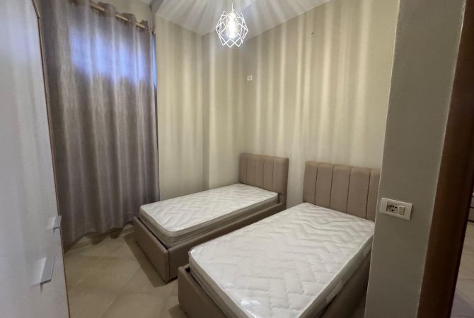 Shtepi me qera Apartament ne Tirane, 2+1, Mobilimi E mobiluar, Pagesa 300  Euro.