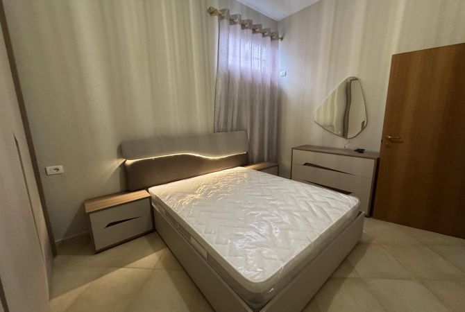 Shtepi me qera Apartament ne Tirane, 2+1, Mobilimi E mobiluar, Pagesa 300  Euro.