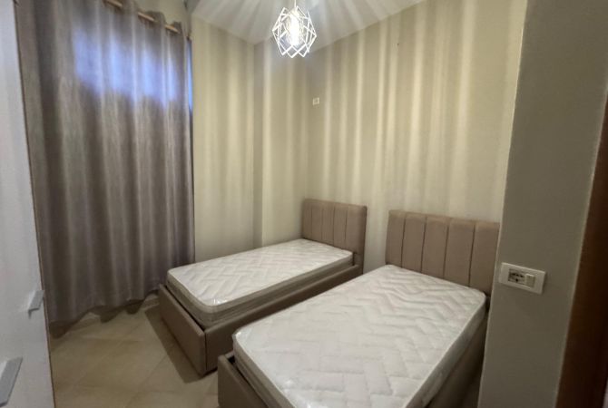 Shtepi me qera Apartament ne Tirane, 2+1, Mobilimi E mobiluar, Pagesa 300  Euro.