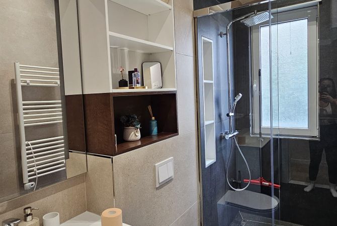 Shtepi ne shitje Apartament ne Tirane, 3+1, Mobilimi E mobiluar, Pagesa 320,000  Euro.