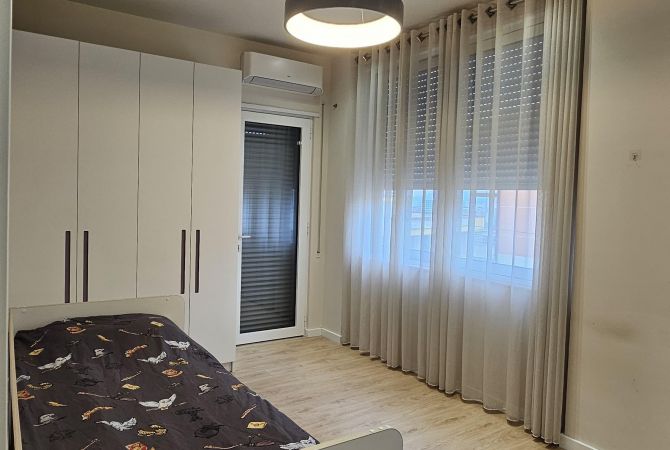 Shtepi ne shitje Apartament ne Tirane, 3+1, Mobilimi E mobiluar, Pagesa 320,000  Euro.