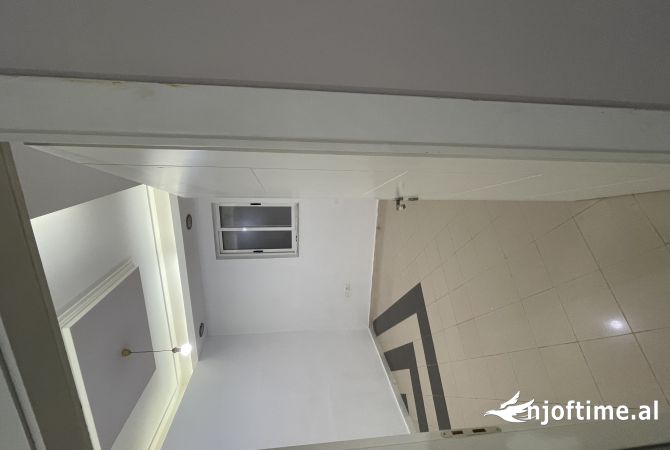 Shtepi me qera Shtepi Private ne Tirane, 2+1, Mobilimi Pjeserisht e mobiluar, Pagesa 350  Euro.