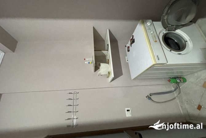 Shtepi me qera Shtepi Private ne Tirane, 2+1, Mobilimi Pjeserisht e mobiluar, Pagesa 350  Euro.