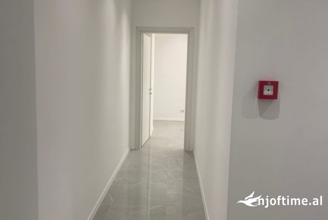 JEPET ME QERA AMBJENT BIZNESI